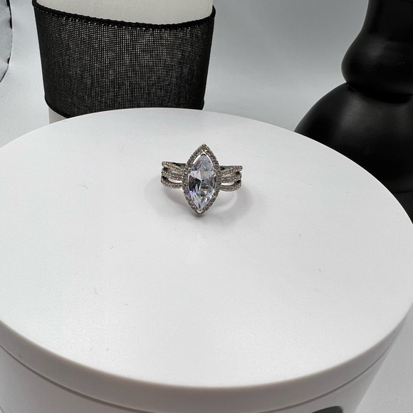 S925 Sterling Silver and Cubic Zirconia Ring SZ 8 NEW‎ - Picture 1 of 4